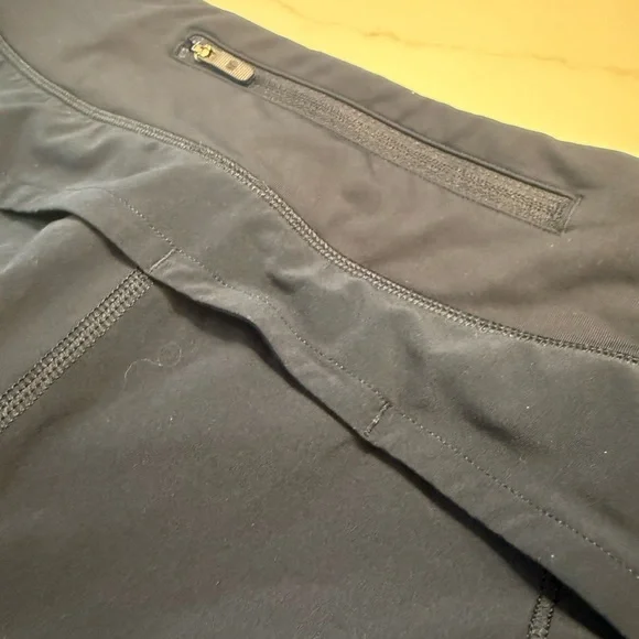 EUC- Lululemon Women's Speed Up High-Rise Lined shorts- size 6 - Picture 3 of 6
